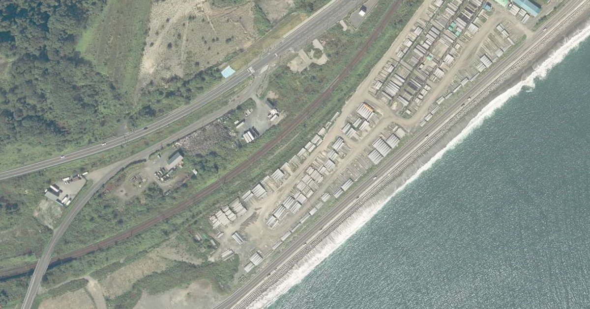 登別市登別港町2丁目付近、2000年9月27日撮影。「国土地理院・地図・空中写真閲覧サービス」より引用。